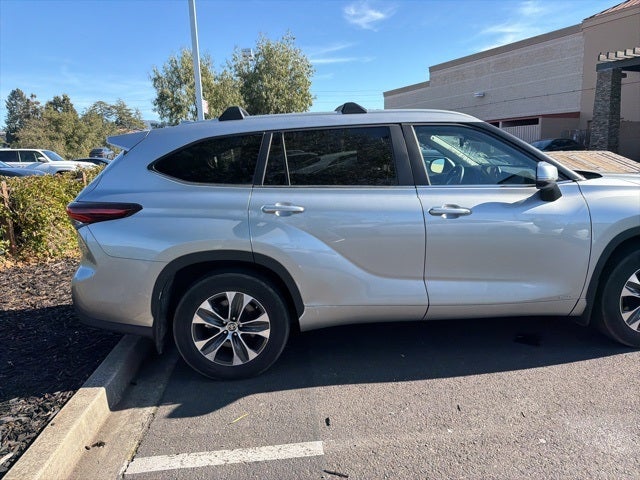 2024 Toyota Highlander Hybrid XLE