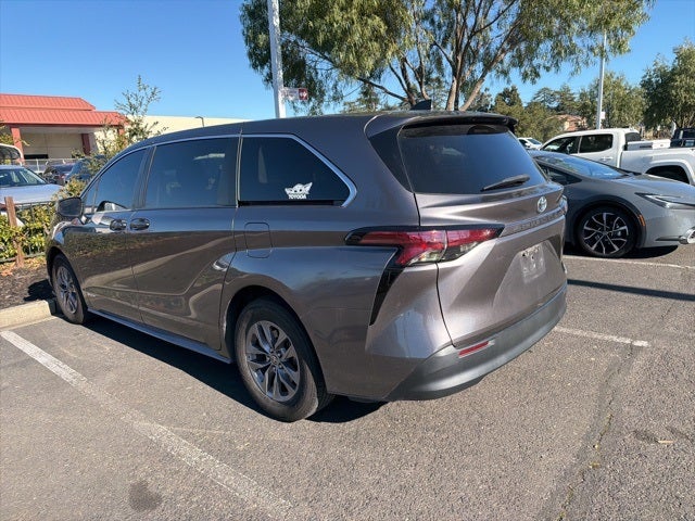 2021 Toyota Sienna LE 8 Passenger