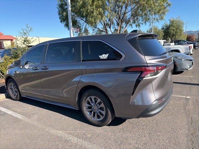 2021 Toyota Sienna LE 8 Passenger