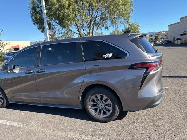 2021 Toyota Sienna LE 8 Passenger