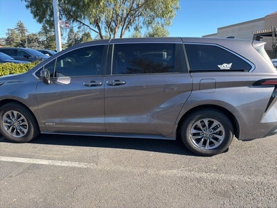 2021 Toyota Sienna LE 8 Passenger