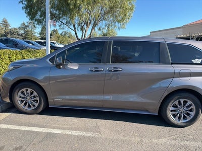 2021 Toyota Sienna LE 8 Passenger