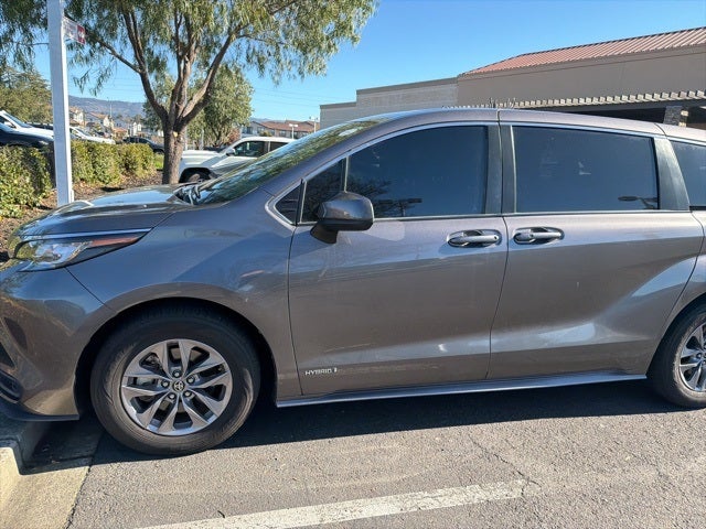 2021 Toyota Sienna LE 8 Passenger