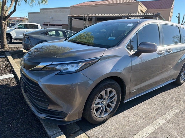 2021 Toyota Sienna LE 8 Passenger