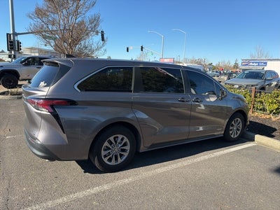 2021 Toyota Sienna LE 8 Passenger