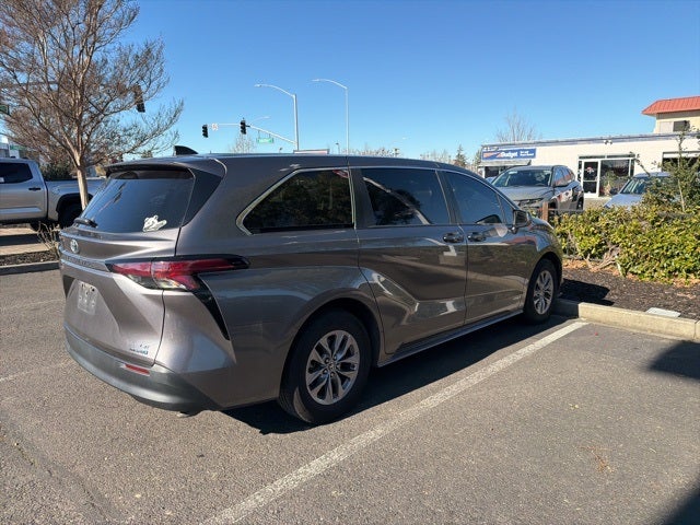 2021 Toyota Sienna LE 8 Passenger