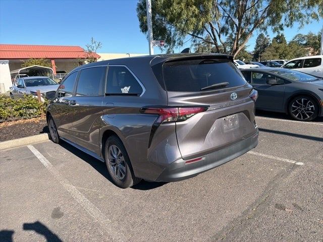 2021 Toyota Sienna LE 8 Passenger