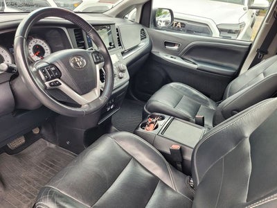 2017 Toyota Sienna SE 8 Passenger