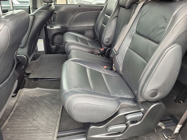2017 Toyota Sienna SE 8 Passenger