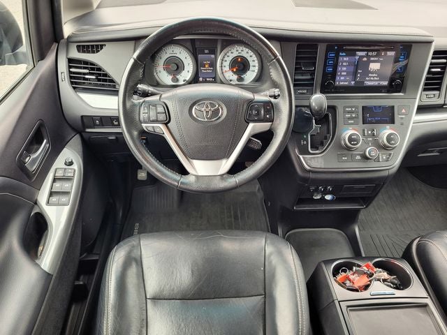 2017 Toyota Sienna SE 8 Passenger
