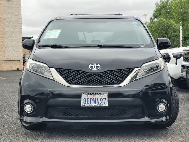 2017 Toyota Sienna SE 8 Passenger