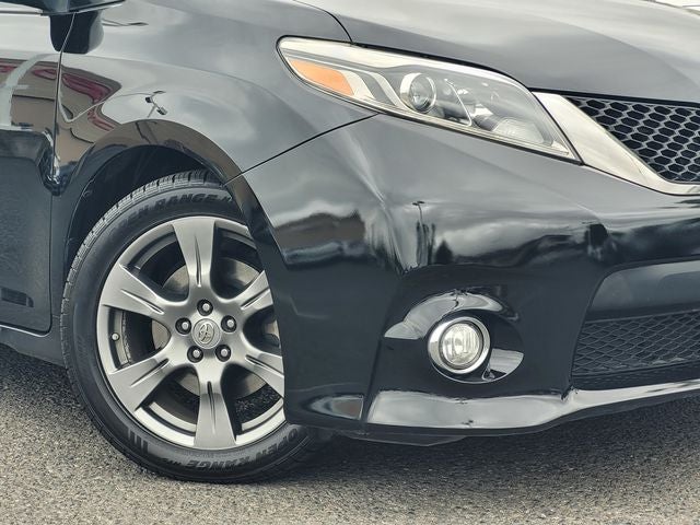 2017 Toyota Sienna SE 8 Passenger