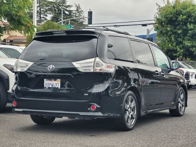 2017 Toyota Sienna SE 8 Passenger
