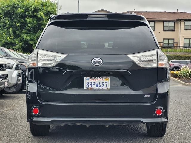 2017 Toyota Sienna SE 8 Passenger