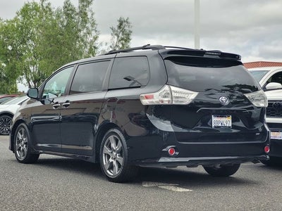 2017 Toyota Sienna SE 8 Passenger