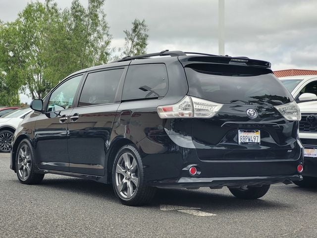 2017 Toyota Sienna SE 8 Passenger