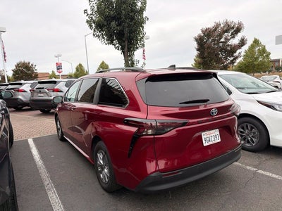 2023 Toyota Sienna XLE 8 Passenger