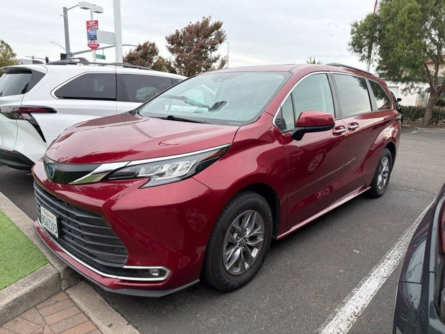 2023 Toyota Sienna XLE 8 Passenger