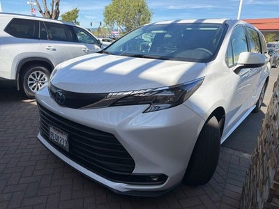 2025 Toyota Sienna XLE