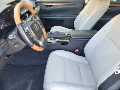 2015 Lexus ES 300h